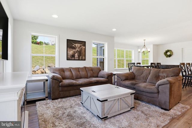 525 DIETZ RD, York, PA 17402