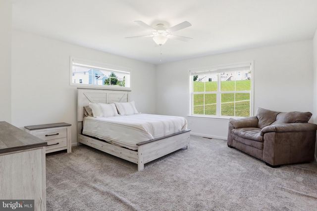 525 DIETZ RD, York, PA 17402
