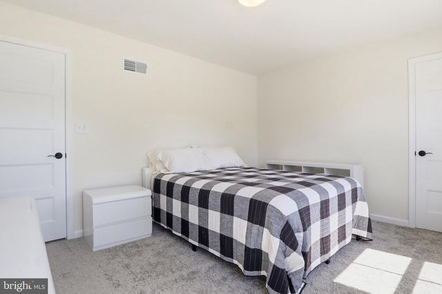 525 DIETZ RD, York, PA 17402