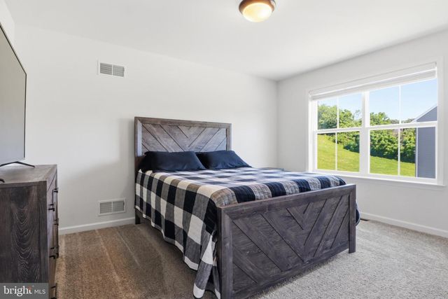 525 DIETZ RD, York, PA 17402