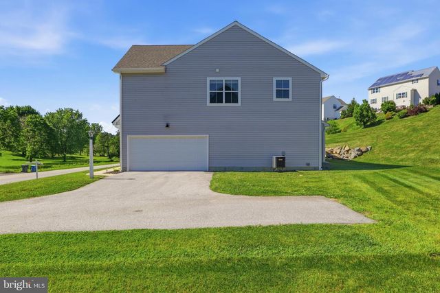 525 DIETZ RD, York, PA 17402