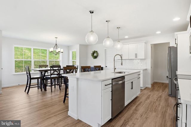 525 DIETZ RD, York, PA 17402