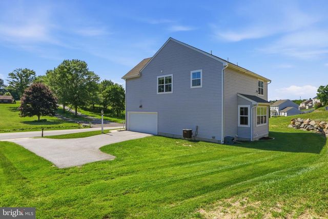 525 DIETZ RD, York, PA 17402