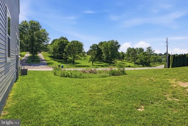 525 DIETZ RD, York, PA 17402
