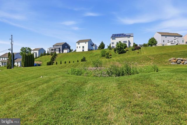 525 DIETZ RD, York, PA 17402