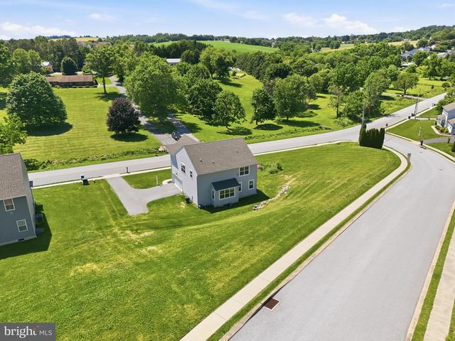 525 DIETZ RD, York, PA 17402