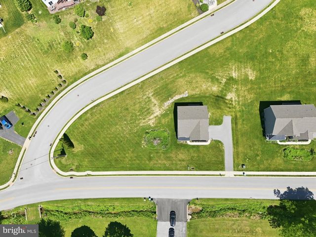 525 DIETZ RD, York, PA 17402