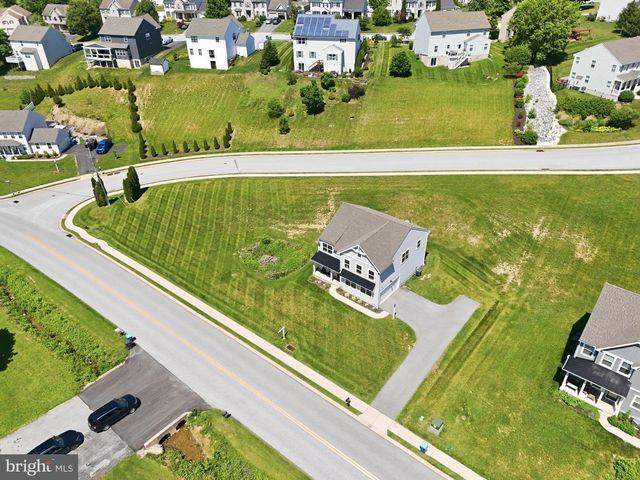 525 DIETZ RD, York, PA 17402