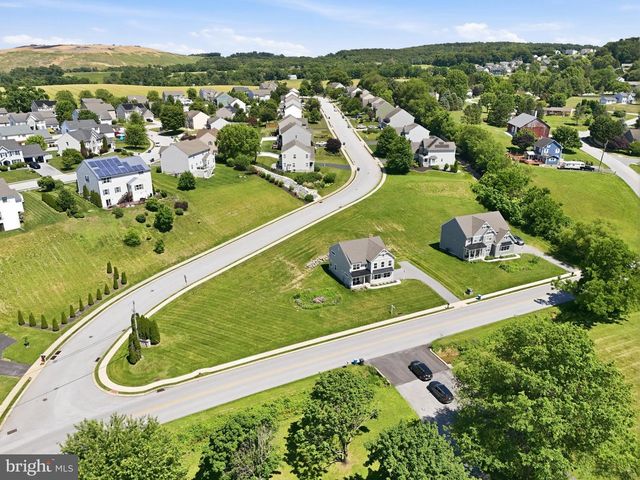 525 DIETZ RD, York, PA 17402