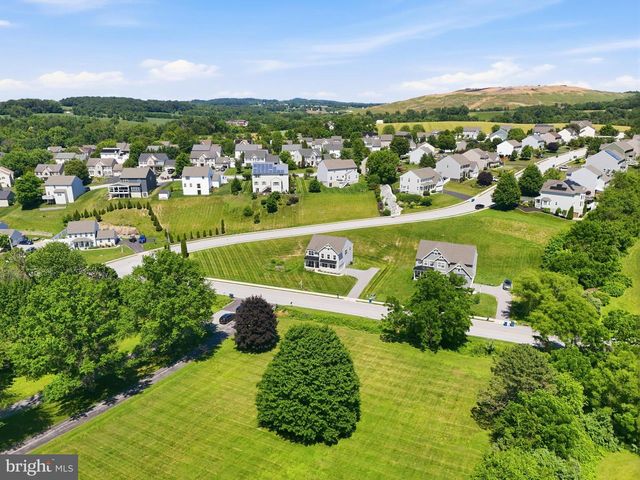 525 DIETZ RD, York, PA 17402