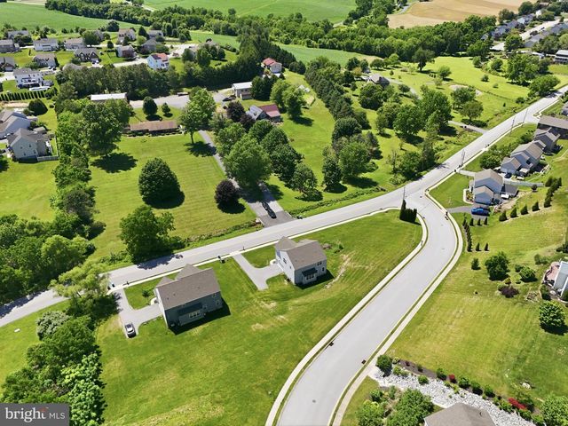 525 DIETZ RD, York, PA 17402