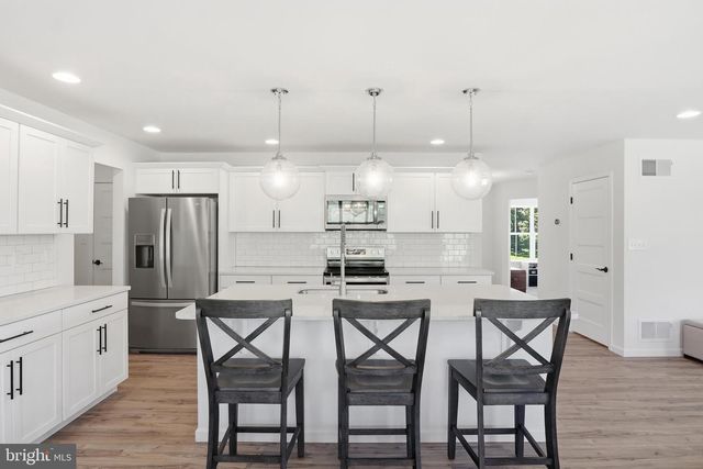 525 DIETZ RD, York, PA 17402
