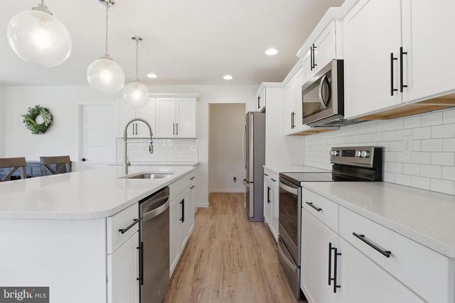 525 DIETZ RD, York, PA 17402