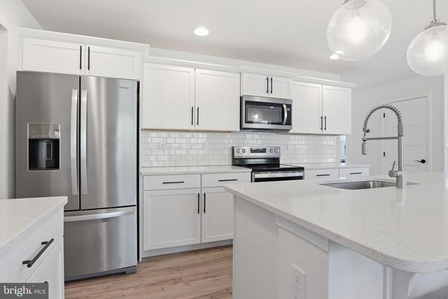 525 DIETZ RD, York, PA 17402