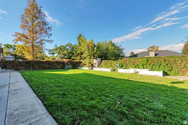 3246 W ROYALWOOD DR, Taylorsville, UT 84129