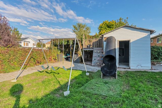 3246 W ROYALWOOD DR, Taylorsville, UT 84129