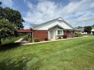 730 Country Club Dr Drive 36, St. Clair Shores, MI 48082