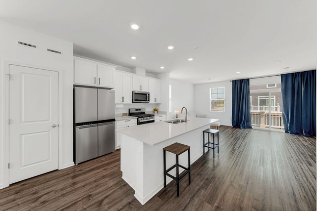 2101 Yellowstone Boulevard, Mundelein, IL 60060