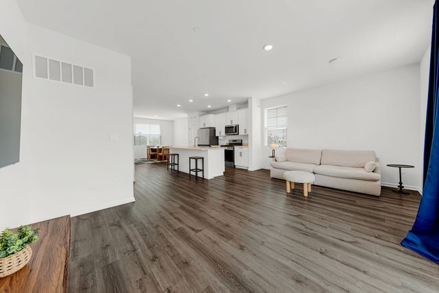 2101 Yellowstone Boulevard, Mundelein, IL 60060