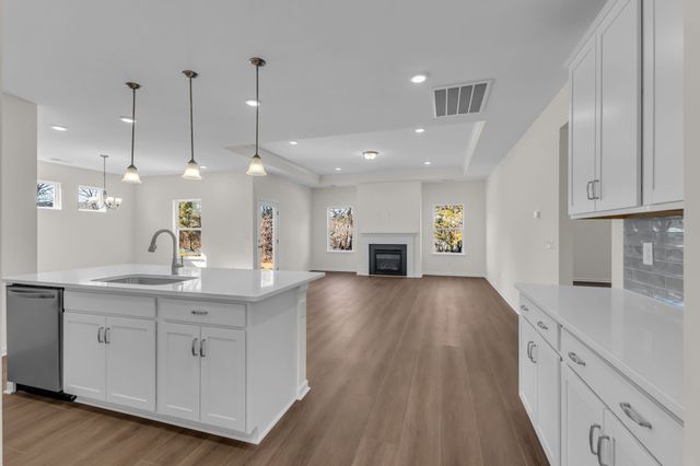 606 Nightengale Ridge Dr, Columbia, TN 38401