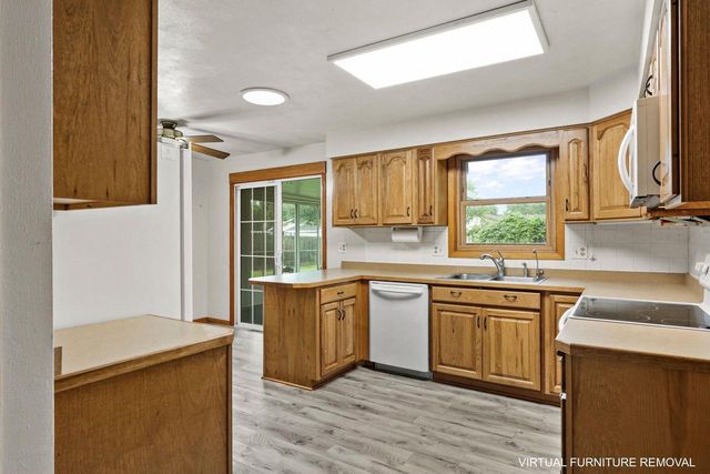 1520 N Pontiac Drive, Janesville, WI 53545