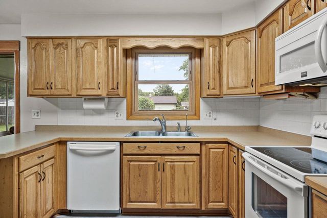1520 N Pontiac Drive, Janesville, WI 53545