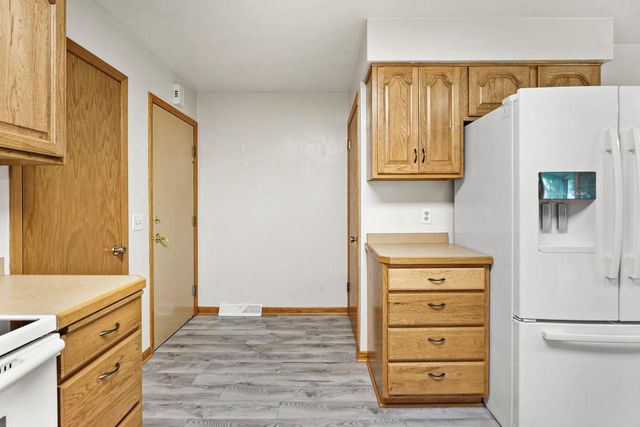 1520 N Pontiac Drive, Janesville, WI 53545