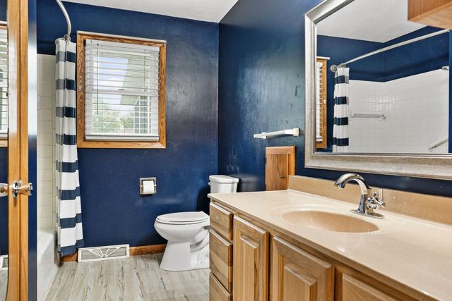 1520 N Pontiac Drive, Janesville, WI 53545