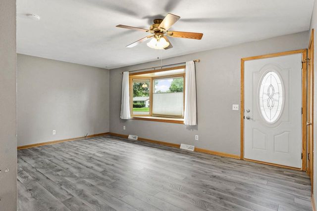 1520 N Pontiac Drive, Janesville, WI 53545