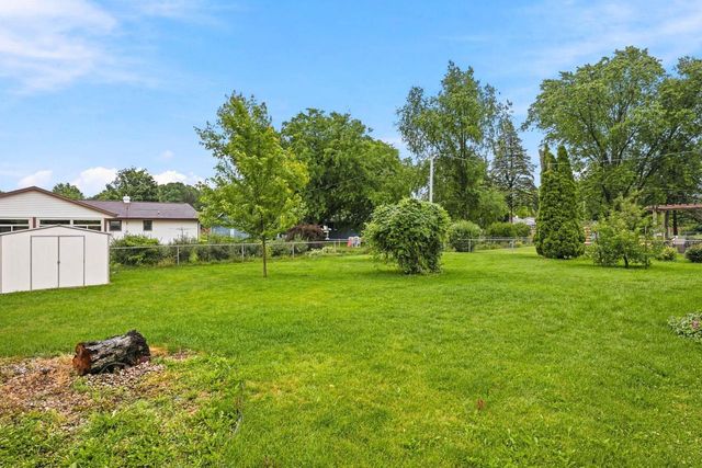 1520 N Pontiac Drive, Janesville, WI 53545