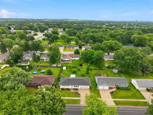 1520 N Pontiac Drive, Janesville, WI 53545