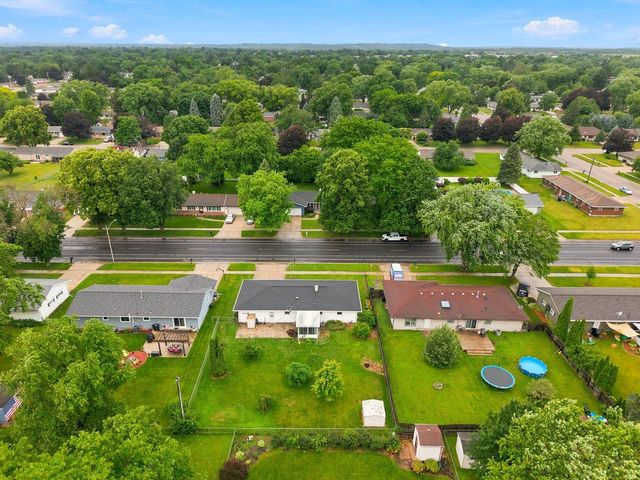 1520 N Pontiac Drive, Janesville, WI 53545