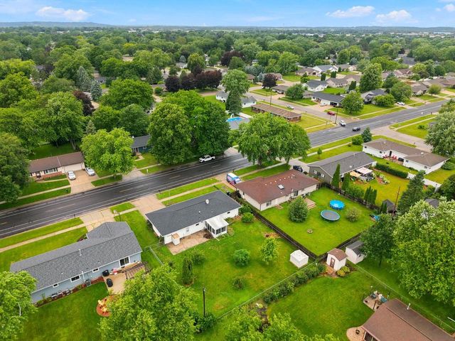 1520 N Pontiac Drive, Janesville, WI 53545