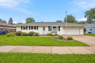 1520 N Pontiac Drive, Janesville, WI 53545