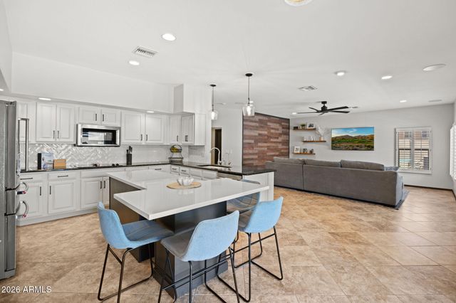 2406 W BARBIE Lane, Phoenix, AZ 85085