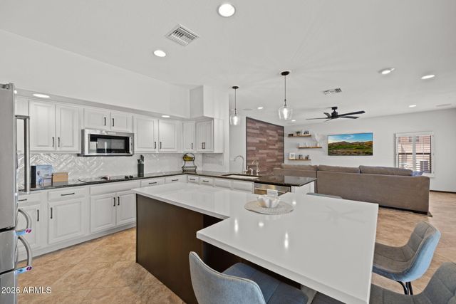 2406 W BARBIE Lane, Phoenix, AZ 85085