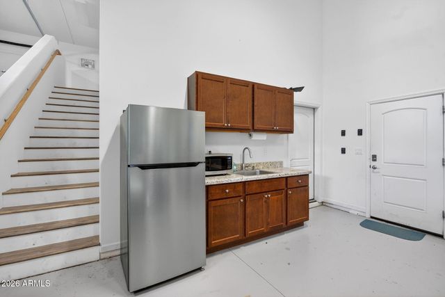 112 W CIRCLE MOUNTAIN Road, New River, AZ 85087