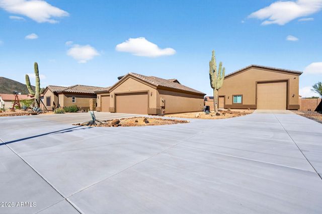 112 W CIRCLE MOUNTAIN Road, New River, AZ 85087