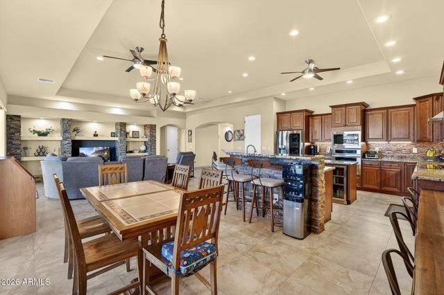 112 W CIRCLE MOUNTAIN Road, New River, AZ 85087