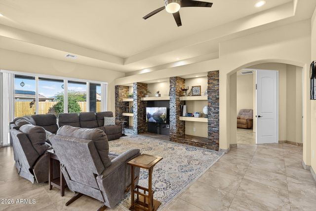 112 W CIRCLE MOUNTAIN Road, New River, AZ 85087