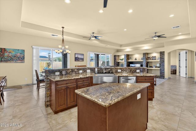 112 W CIRCLE MOUNTAIN Road, New River, AZ 85087