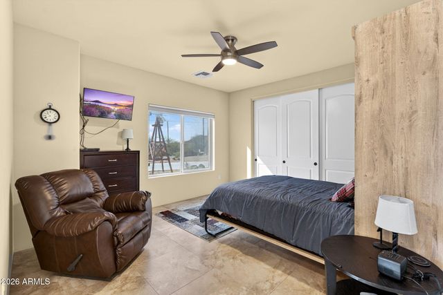 112 W CIRCLE MOUNTAIN Road, New River, AZ 85087