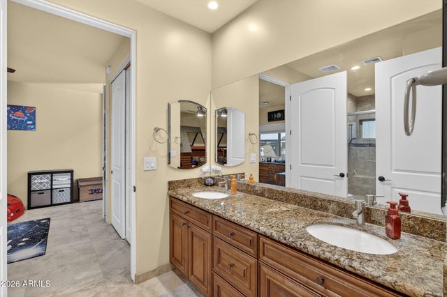 112 W CIRCLE MOUNTAIN Road, New River, AZ 85087