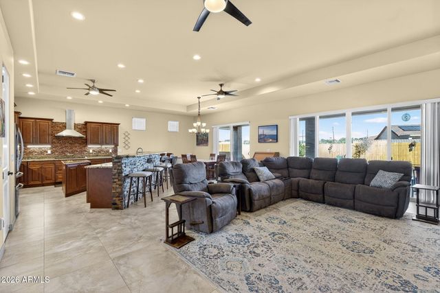 112 W CIRCLE MOUNTAIN Road, New River, AZ 85087