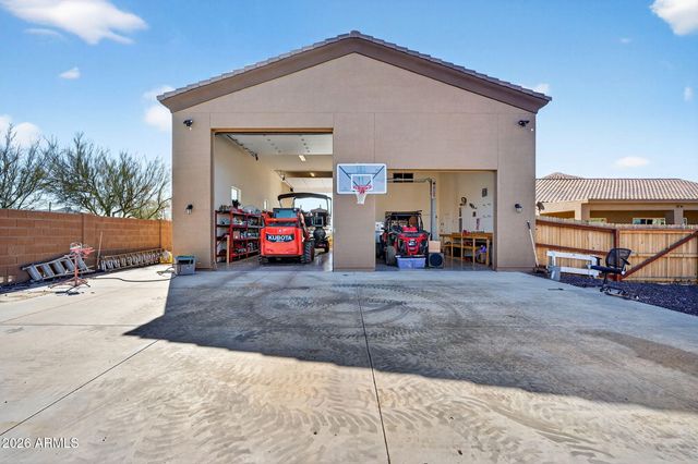 112 W CIRCLE MOUNTAIN Road, New River, AZ 85087
