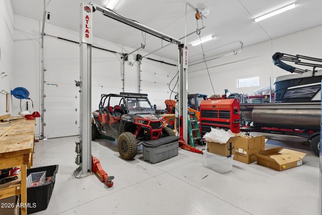 112 W CIRCLE MOUNTAIN Road, New River, AZ 85087