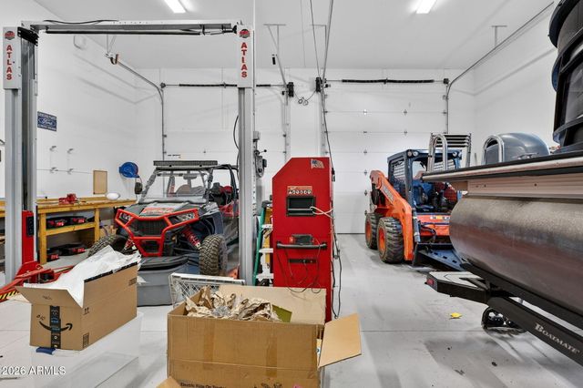 112 W CIRCLE MOUNTAIN Road, New River, AZ 85087