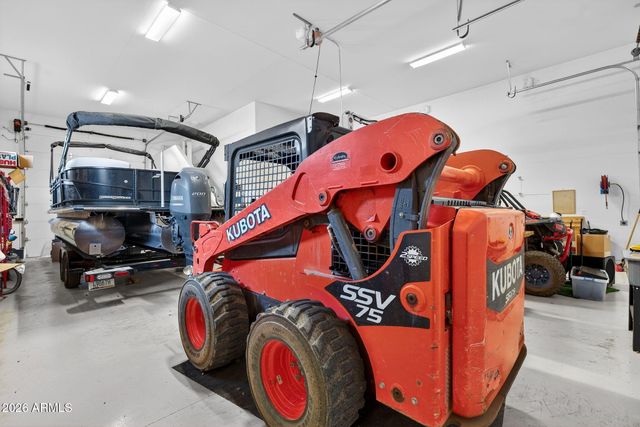 112 W CIRCLE MOUNTAIN Road, New River, AZ 85087