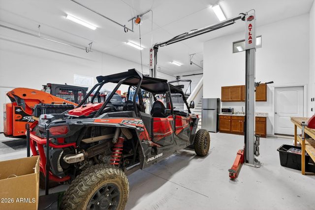 112 W CIRCLE MOUNTAIN Road, New River, AZ 85087