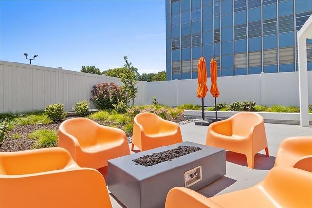 333 W meyer Boulevard 1215, Kansas City, MO 64113